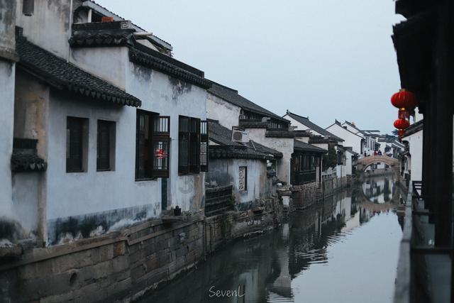 双人跨栏赛跑